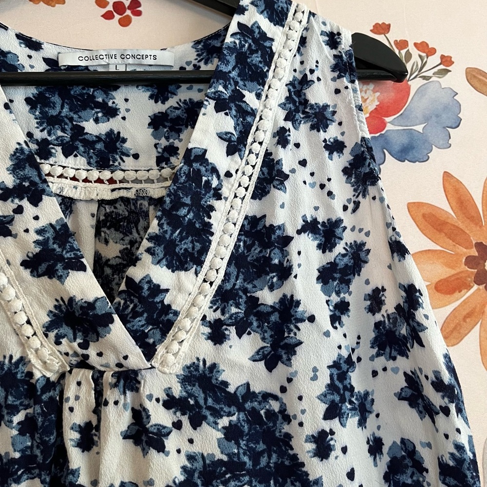 Collective Concepts Womens L White Blue Valentines Day Floral Heart Print Blouse